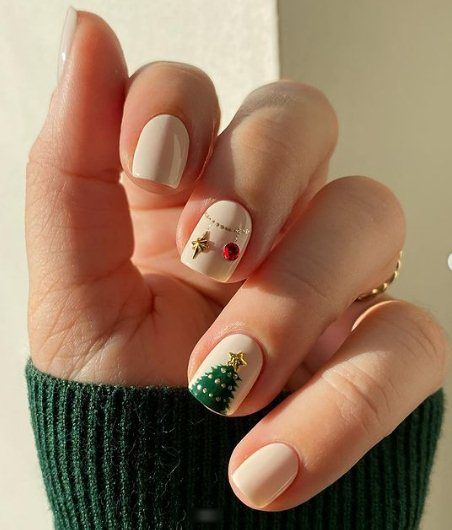 rea los mejores diseños de uñas para Navidad con el esmalte Khali