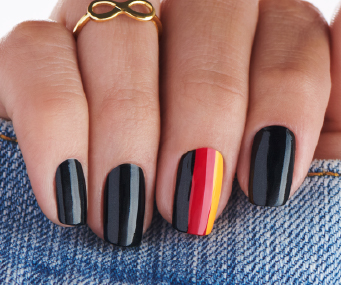 Diseño de uñas con la bandera de Alemania